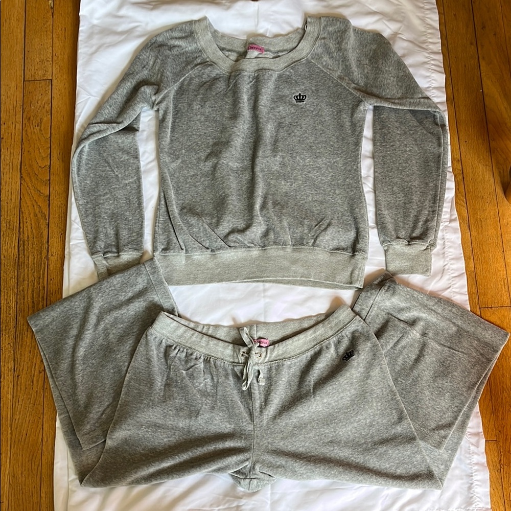 Gray Sweatshirt and Sweatpants Set with Crown Logo